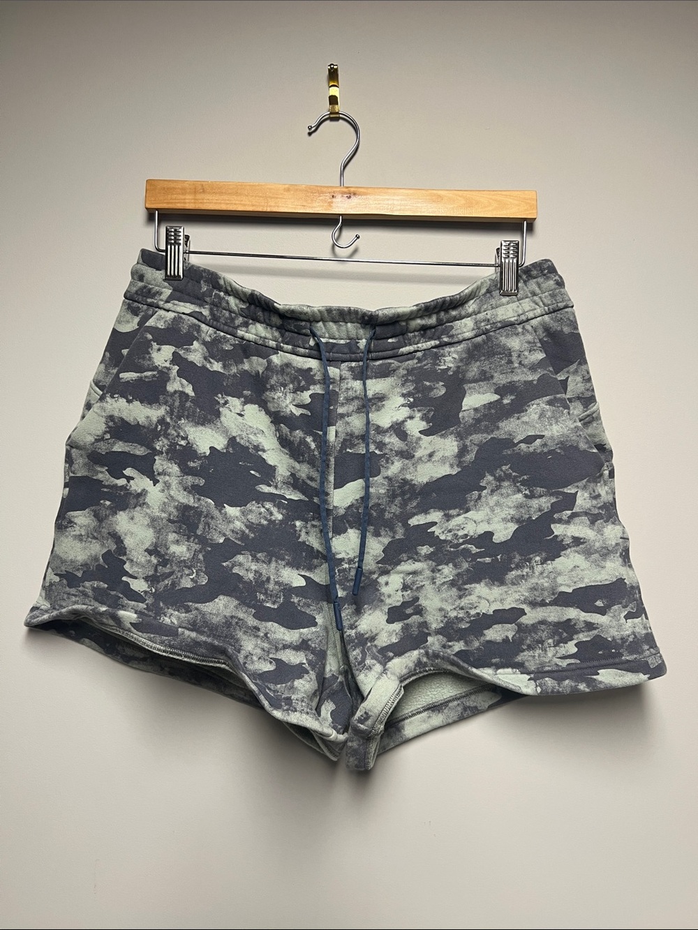 lululemon athletica gray and light gray camo athletic shorts